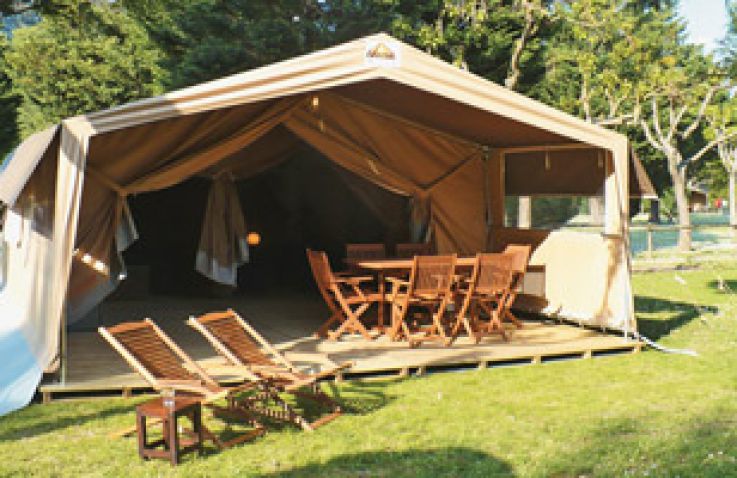  Camping Domaine de Chalain - Luxuriöse Eurocamp-Safarizelte im Jura